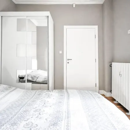 2bdr Luxury On Prime Location Apartment