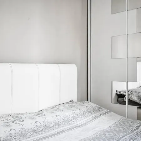 Apartment 2bdr Luxury On Prime Location *
