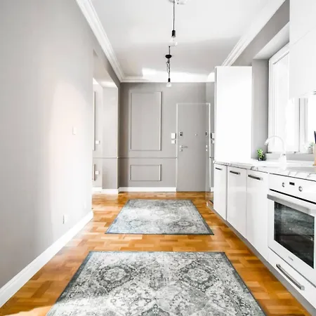 Διαμέρισμα 2bdr Luxury On Prime Location *